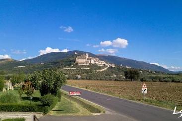 هتل Agriturismo Il Girasole Assisi