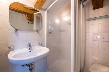 מלון דירות B&b La Tambra   Central With Restaurant