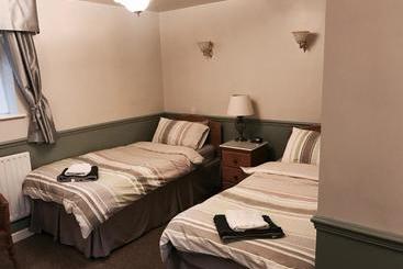 هاستل The Red Lion Inn & Restaurant