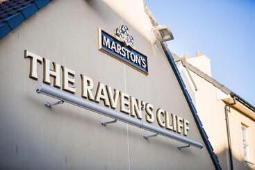 فندق The Raven’s Cliff Lodge By Marston S Inns