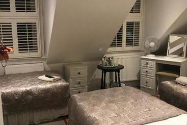 تختخواب و صبحانه Acacia Villas Guest House