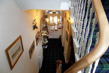 פנסיון Crawfords Guest House