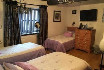 پانسیون Smithy Lodge Guest House