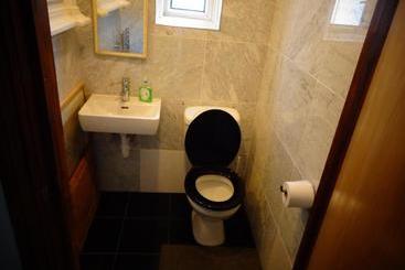 پانسیون Aron Guest House