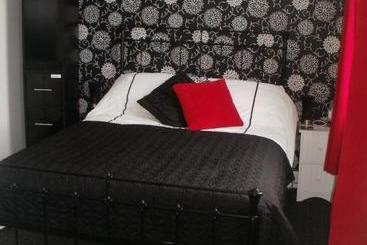 پانسیون Grove Guest House