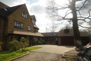 Pansiyon The Oaks Guest House