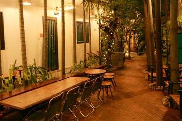 پانسیون The Local House Phu Yen