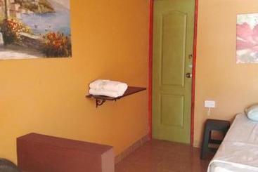 پانسیون Ofiuras Hostal