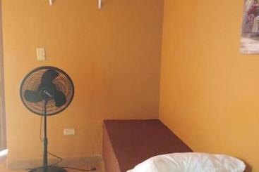 پانسیون Ofiuras Hostal
