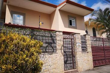 هاستل Ester`s Place