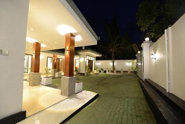 Pension Diva Villa Airport Transit