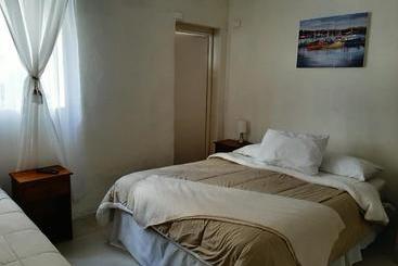 پانسیون Hostal Los Castanos