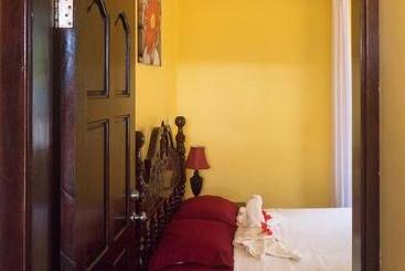 پانسیون Inn At White Horse Guest House
