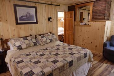 הוסטל Rangeley Saddleback Inn