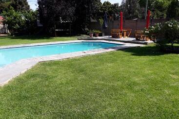 ペンション 8 Ibis Lane Guest House