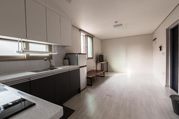 پانسیون Gongju Ein Haus 2