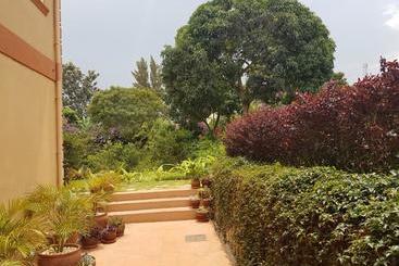 پانسیون Pineapple Guest House Entebbe