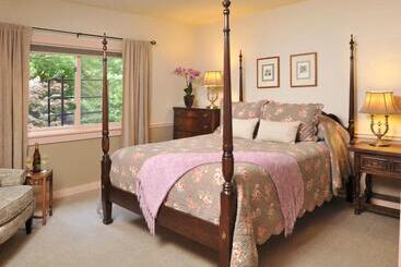 1795 Acorn Inn Bed And Breakfast