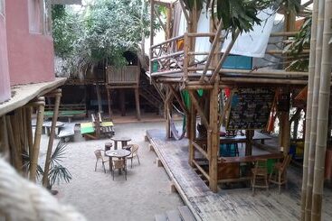 هاستل Kanta Sana