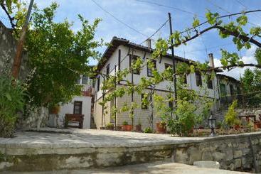 پانسیون Pjetri House