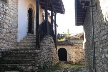 پانسیون Pjetri House