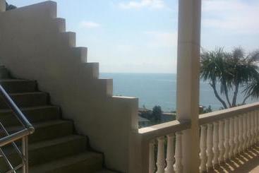 پانسیون Temo S Guest House In Kvariati