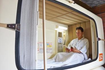 Capsule Hotel New Grand