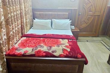 پانسیون Karachi Motel