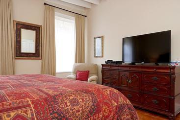 هاستل Cheltenham Suites