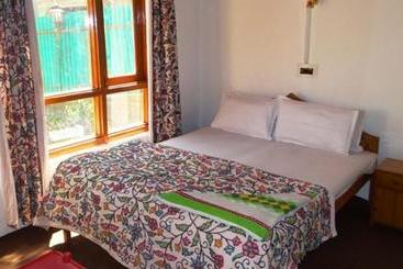 펜션 Hayat Hotel Pahalgam