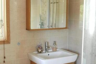 پانسیون Room By Water