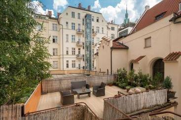 Mordecai Twelve Apartments By Prague Residences