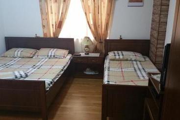 پانسیون Berberi Guest House