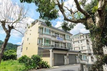 پانسیون Plum Inn 1