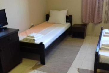 پانسیون Asterix Rooms