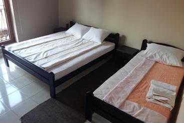 پانسیون Asterix Rooms