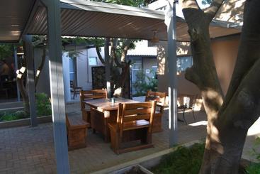پانسیون Quiver Inn Guesthouse