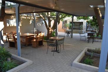 پانسیون Quiver Inn Guesthouse
