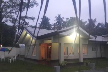 پانسیون Igloo Airport Villa