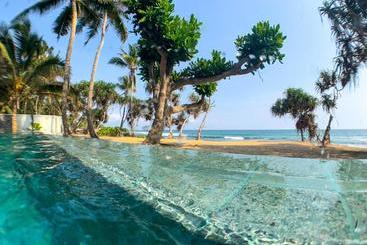 پانسیون Naomi Beach Resort   Adults Only
