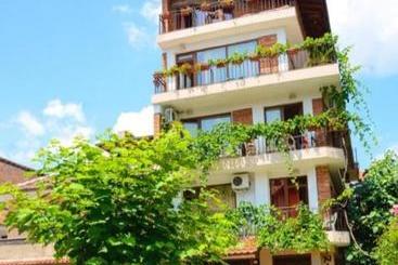 פנסיון Nirvana Guest House