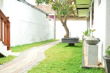 پانسیون Tropical Garden
