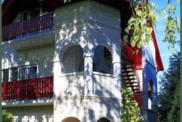 پانسیون White & Quiet Apartment House