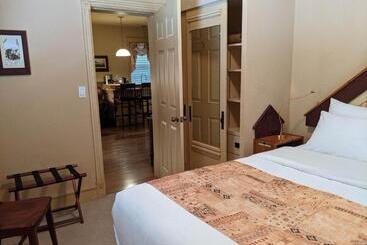 فندق صغير Third Mission Heritage Suites