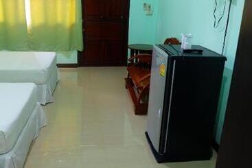 پانسیون J Safe Guesthouse