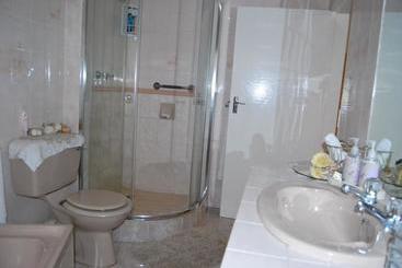 پانسیون Ronique's Guest House