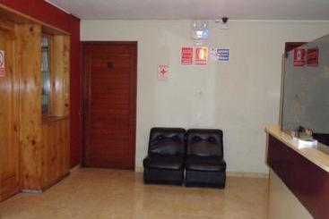 هاستل Antares Inn