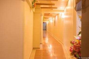 هاستل Vora Corporate Inn