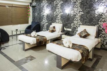 هاستل Vora Corporate Inn