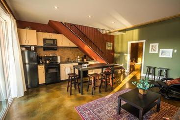 پانسیون Crooked Tree Guest Suites